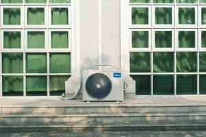 geluidsnorm warmtepomp Vlaanderen · VLAREM airco · Code van Goede Praktijk warmtepomp · decibel warmtepomp · geluid buitenunit perceelsgrens · 29 dB warmtepomp
